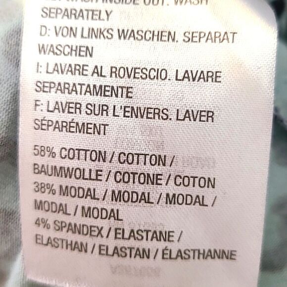 AnyBody Blue Leopard  Top with Big Pockets, Longer on the Sides, Size Large - Picture 10 of 10